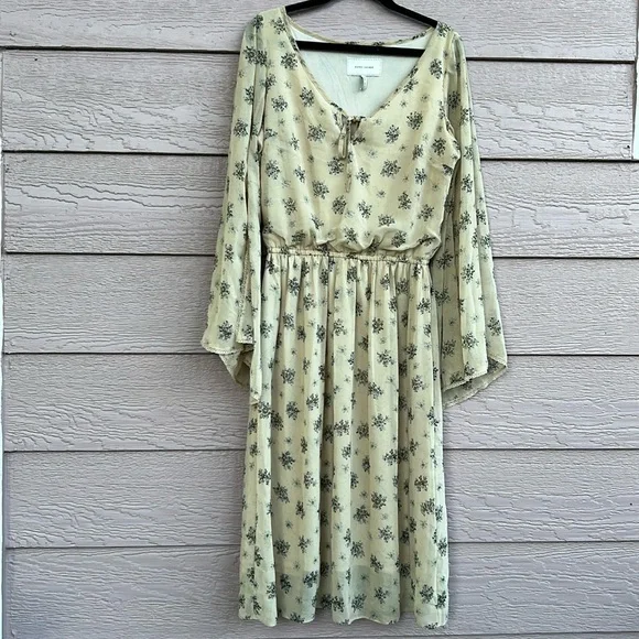 green floral dress river island RIVER ISLAND Ladies Green Multi Tie Front Floral Cut Out Midi Dress UK –  ReThread main image 1
